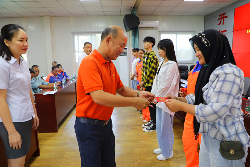 “金秋助學(xué)，圓夢(mèng)明佳！”明佳集團黨支部及工會(huì )組織開(kāi)展愛(ài)心助學(xué)活動(dòng)！