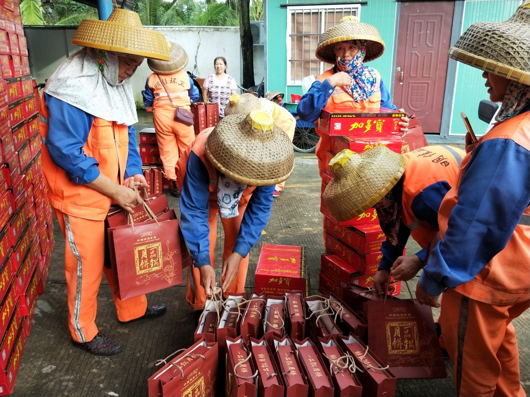 ? ?“中秋佳節、情暖職工” ? ? ? ? ?-----明佳集團黨支部及工會(huì )組織開(kāi)展中秋慰問(wèn)活動(dòng)